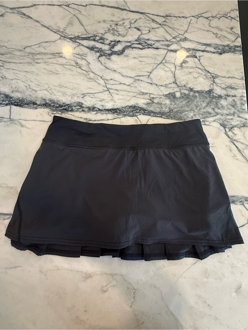 Lululemon tennis skirt black size 6